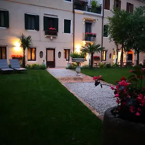 ** Affittacamere Cinqueteste Luxury Italia